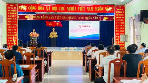 Chi cục Quản lý Tài nguyên nước và Thủy lợi thuộc Sở Nông nghiệp và Môi trường thành phố phối hợp UBND phường Điện Bàn Đông tập huấn nâng cao kiến thức về phòng, chống thiên tai.