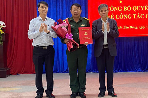 Ban Thường vụ Đảng ủy phường Điện Bàn Đông công bố Quyết định về công tác cán bộ