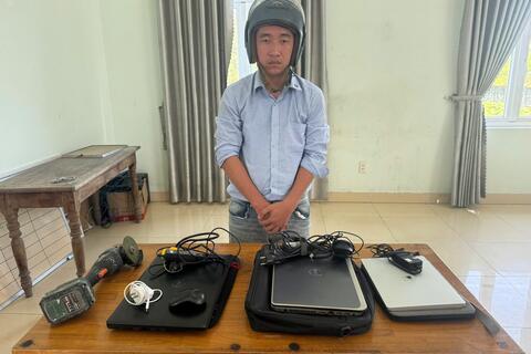 BẮT ĐỐI TƯỢNG CHUYÊN TRỘM CẮP TÀI SẢN Ở CÁC PHÒNG TRỌ Ở PHƯỜNG ĐIỆN BÀN ĐÔNG