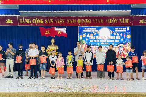 UBND phường Điện Bàn Đông phối hợp với Công ty Cổ phần AVATAR Đà Nẵng tổ chức chương trình trao tặng quà Trung thu cho trẻ em có hoàn cảnh khó khăn trên địa bàn phường nhân dịp Tết Trung thu năm 2026