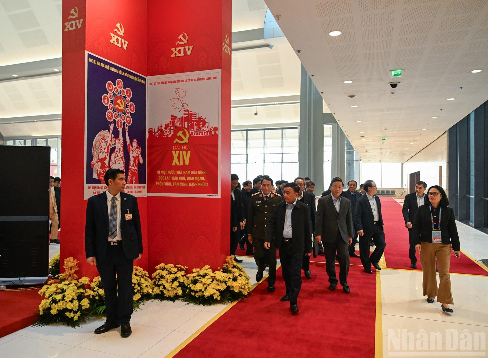 Thường trực Ban Bí thư Trần Cẩm Tú chủ trì sơ duyệt công tác tổ chức phục vụ Đại hội XIV của Đảng. (Ảnh: DUY LINH) ndo_br_bnd-3922.jpg