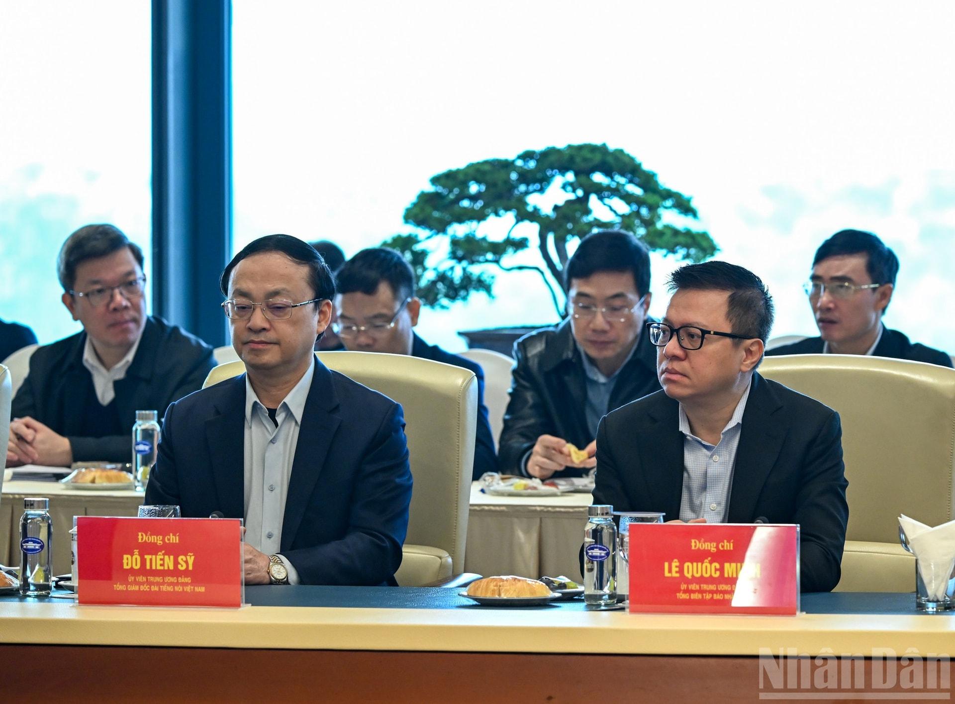 Các đại biểu dự buổi làm việc. (Ảnh: DUY LINH) ndo_br_bnd-4107.jpg