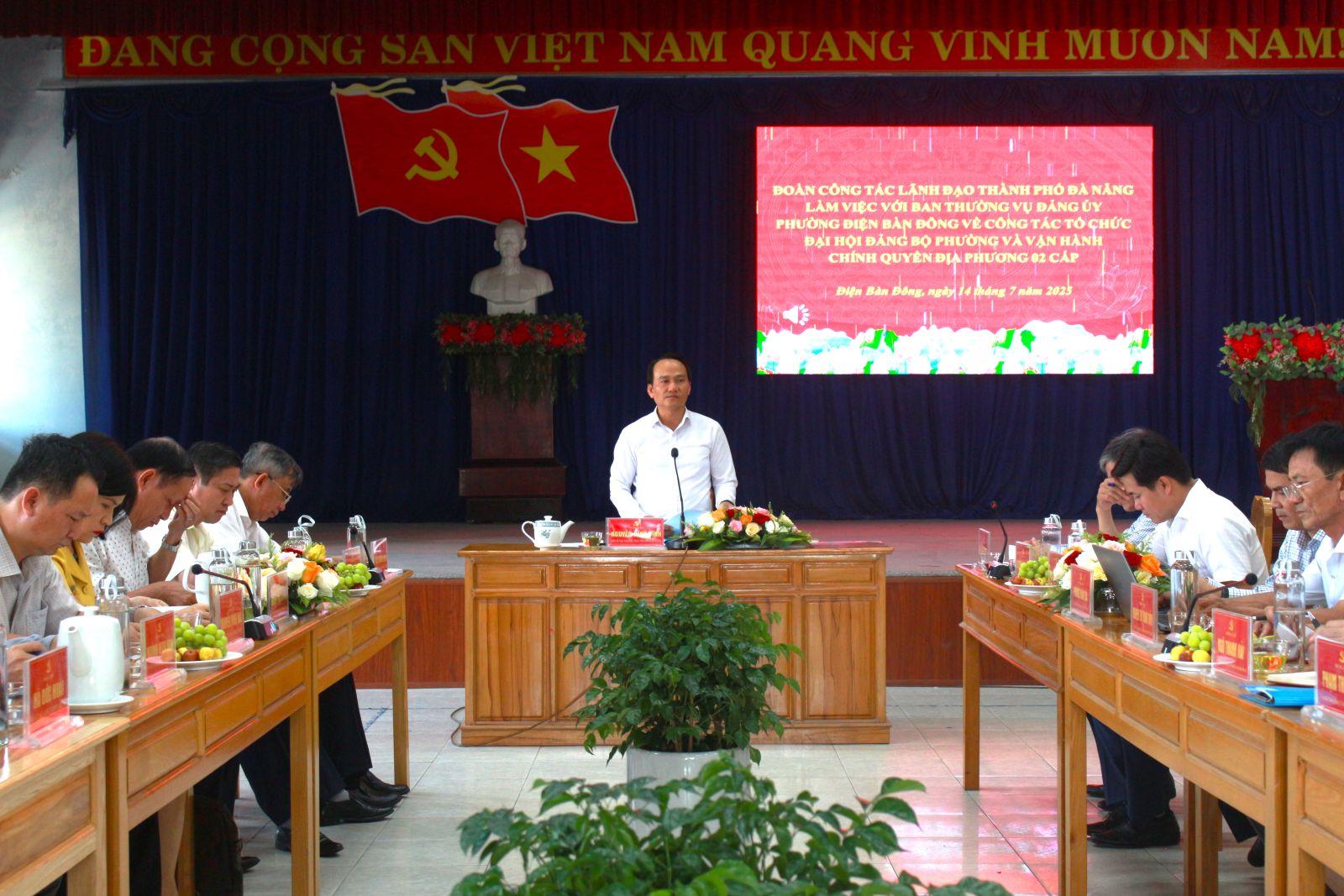 Phó Bí thư Thường trực Thành ủy Nguyễn Đình Vĩnh kết luận buổi làm việc